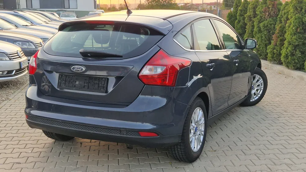 Ford Focus 1.6 mpi 2011 Model TITANIUM